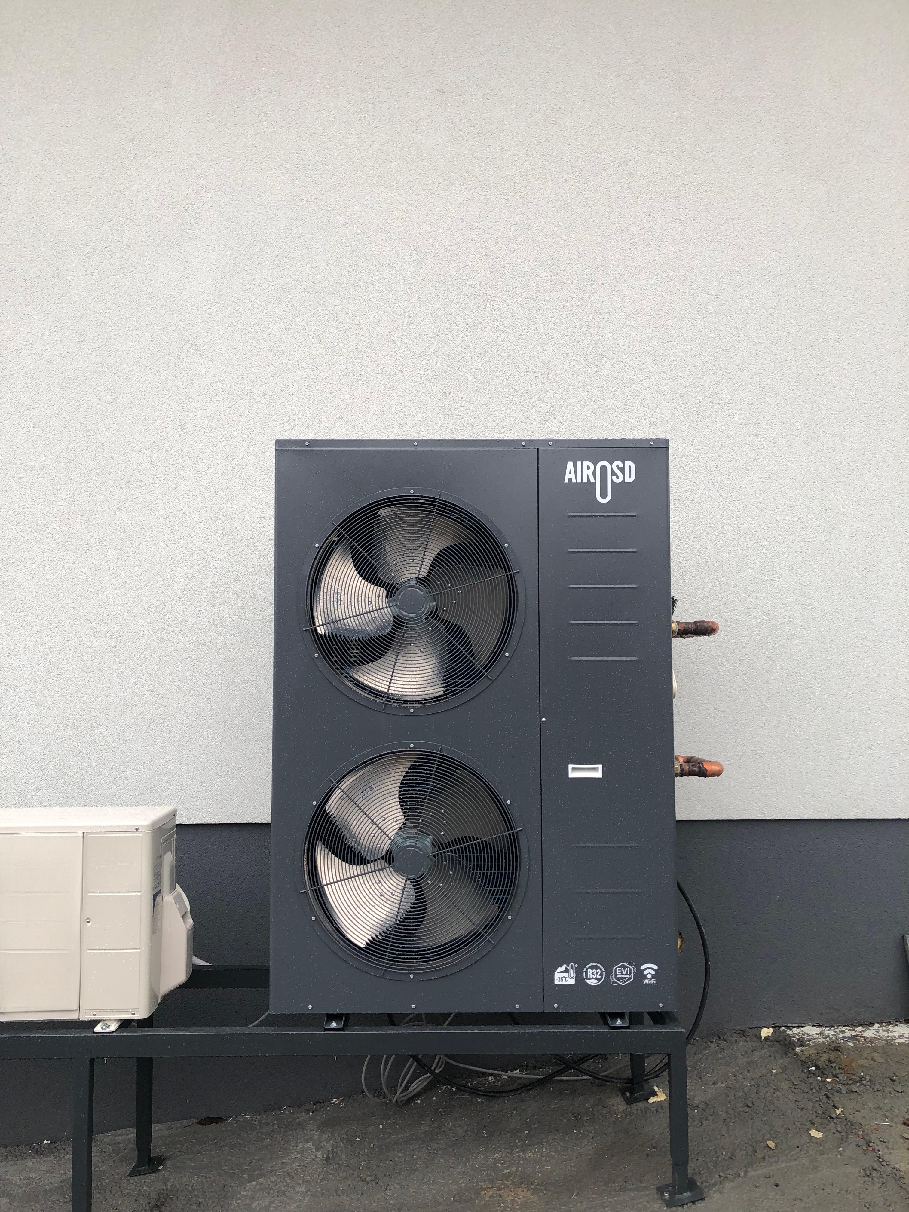 Do heat pumps cool the house in summer?