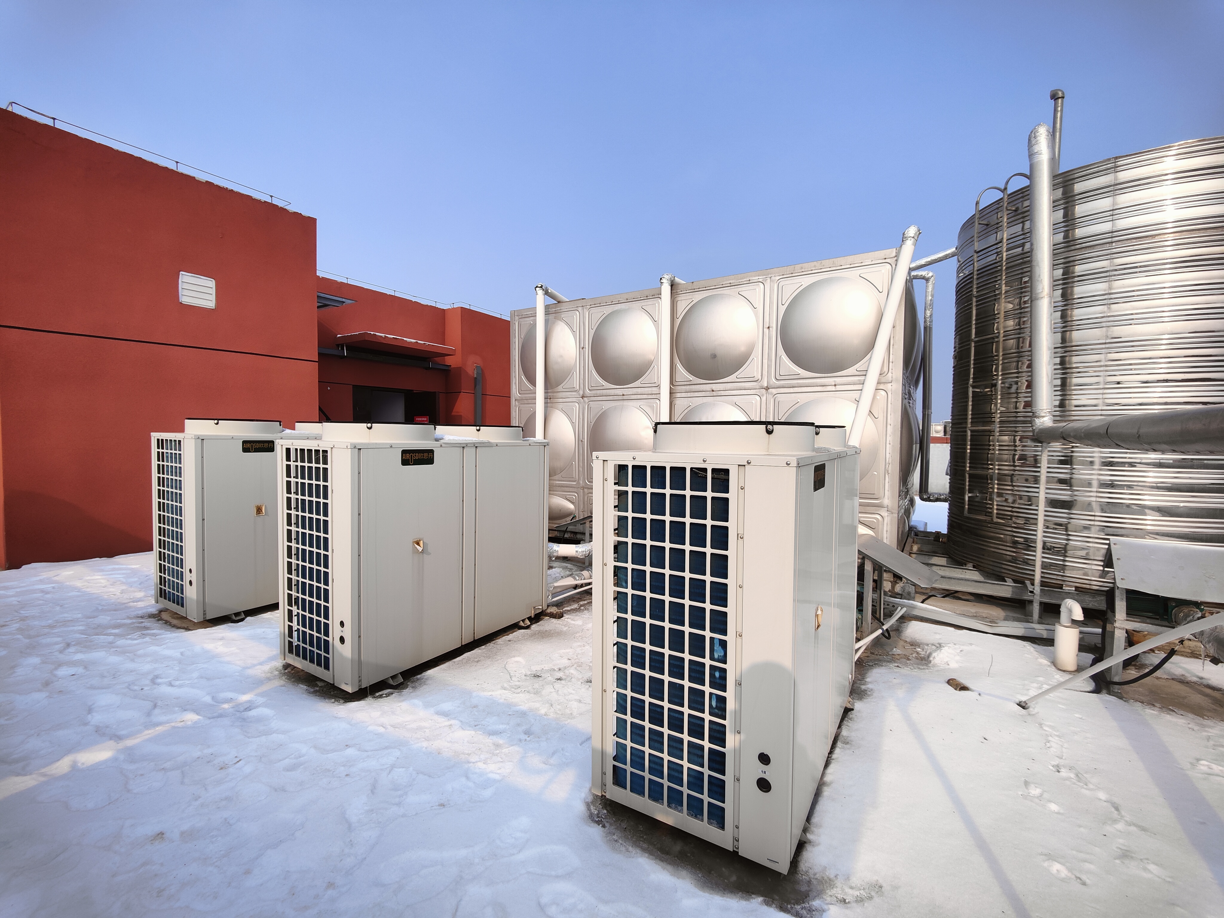 HVAC system with heat pump HVAC system with heat pump
